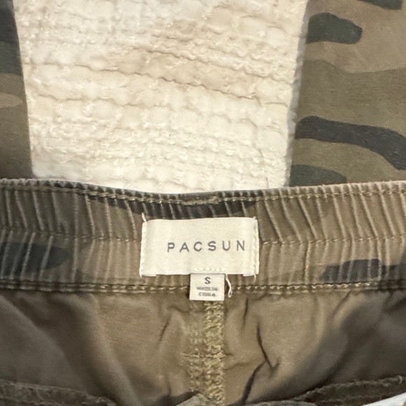 PacSun Camouflage Wide Leg Pants. S. Like New!! - Picture 2 of 6